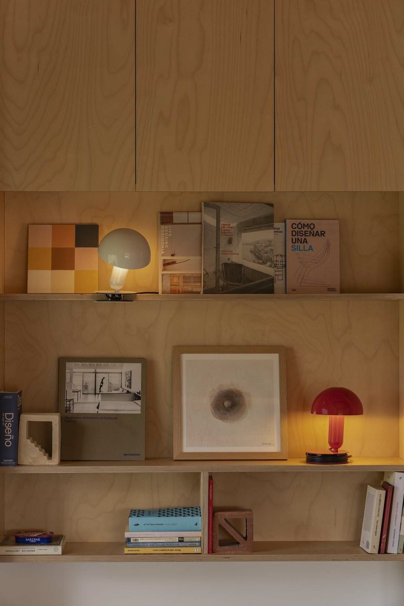 Bela 24cm Valkoinen työpöytävalaisin valmistajalta Faro Barcelona - Bela on monipuolinen valaisin, joka sopii kaikenlaisiin sisustustyyleihin.