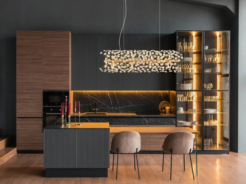 Katrina 90cm Kulta kristalli valmistajalta Globo Lighting - Ajaton muotoilu ja 12 G9 LED-lamppua tarjoavat ensiluokkaista valaistusta, ja kirkkaat kristallit vangitsevat ja heijastavat valon maagisella tavalla.