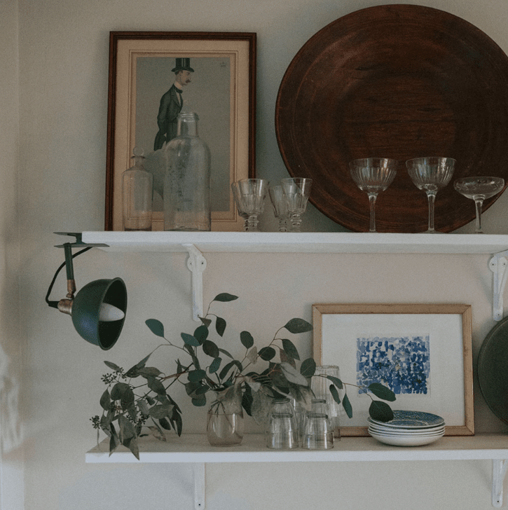 Pelle Vihreä nipistinvalaisin valmistajalta Strömshaga - Puristimen avulla lamppu on helppo siirt&auml;&auml; eteenp&auml;in; ja sopii sinne&aring; hyv&auml; korostaa tiettyj&auml; kuvioita tai yksityiskohtia huoneessa.