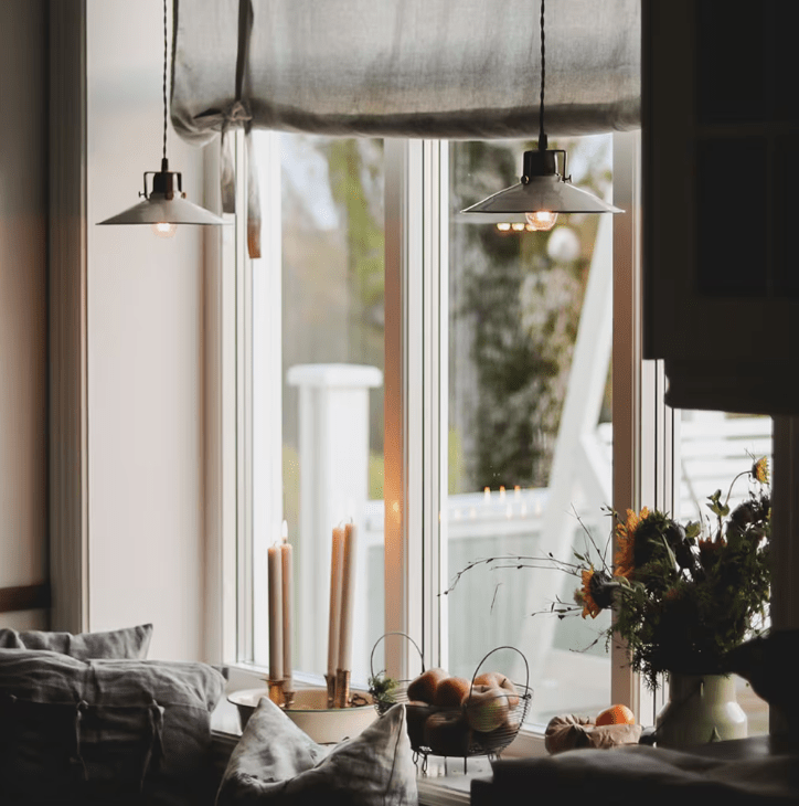 Suutarinlamppu Herbert Ø23 Valkoinen ikkunavalaisin valmistajalta Strömshaga - Valaisimella ei ole yhteytt&auml;, ei sein&auml;&auml;n eik&auml; kattoon, vaan voit valita mihin haluat liitt&auml;&auml;.