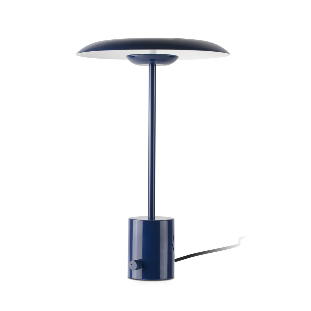 Hoshi 40cm Sininen pöytävalaisin valmistajalta Faro Barcelona - Hoshi on design-valaisin, jossa on kapea siluetti, vakaa jalusta ja integroitu LED (12W, 2700K), joka tarjoaa l&auml;mmint&auml; ja miellytt&auml;v&auml;&auml; valoa.