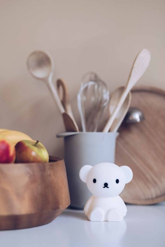 Bundle of Light - Boris Mini Valkoinen lasten valaisin valmistajalta Mr Maria - Lisää valoa ja iloa päivääsi ja kotiisi tällä viehättävällä Boris-lampulla.