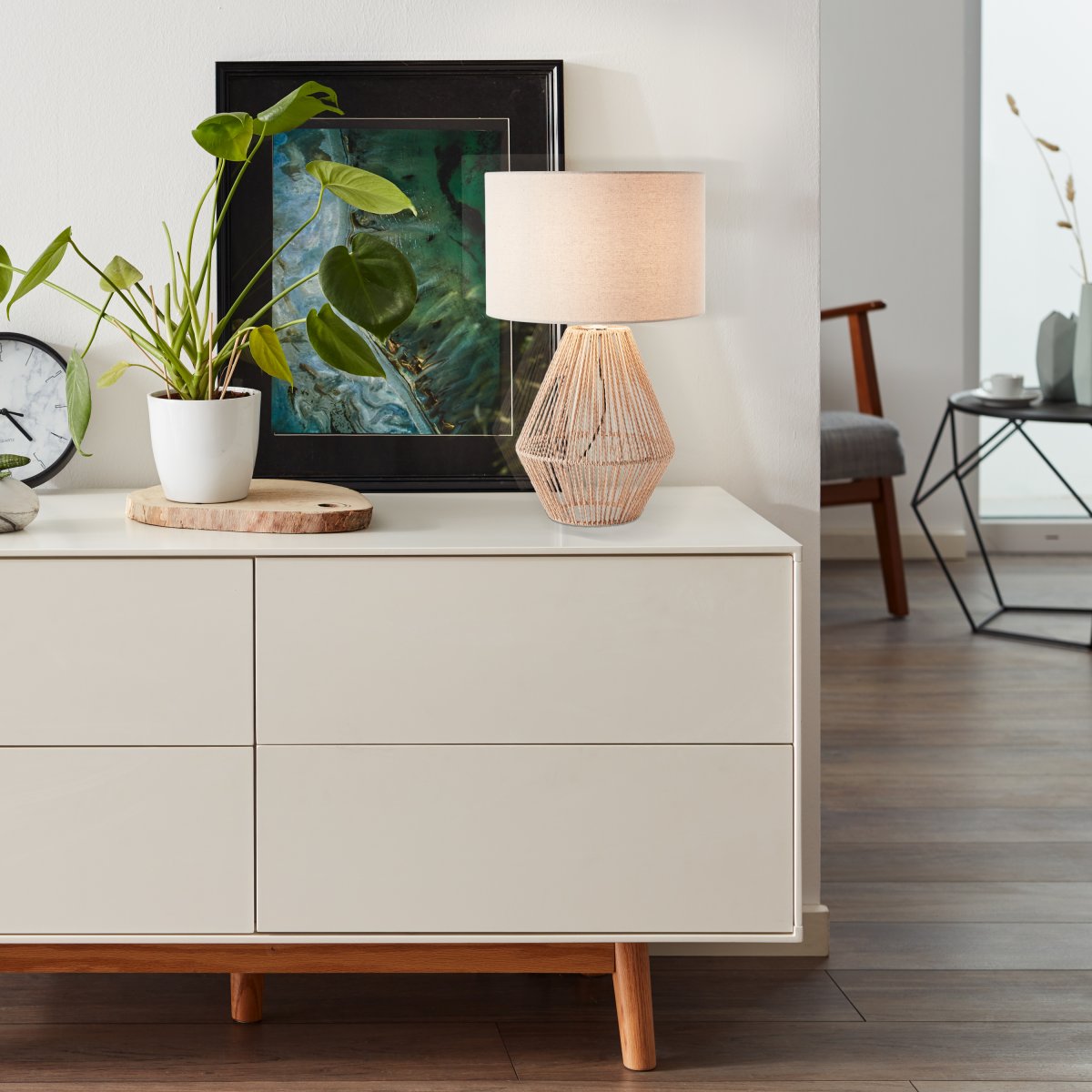 Laraine 52cm Luonto pöytävalaisin valmistajalta Brilliant - Siinä on käytännöllinen johto, jossa on integroitu virtakytkin, joka helpottaa päälle- ja poiskytkemistä.