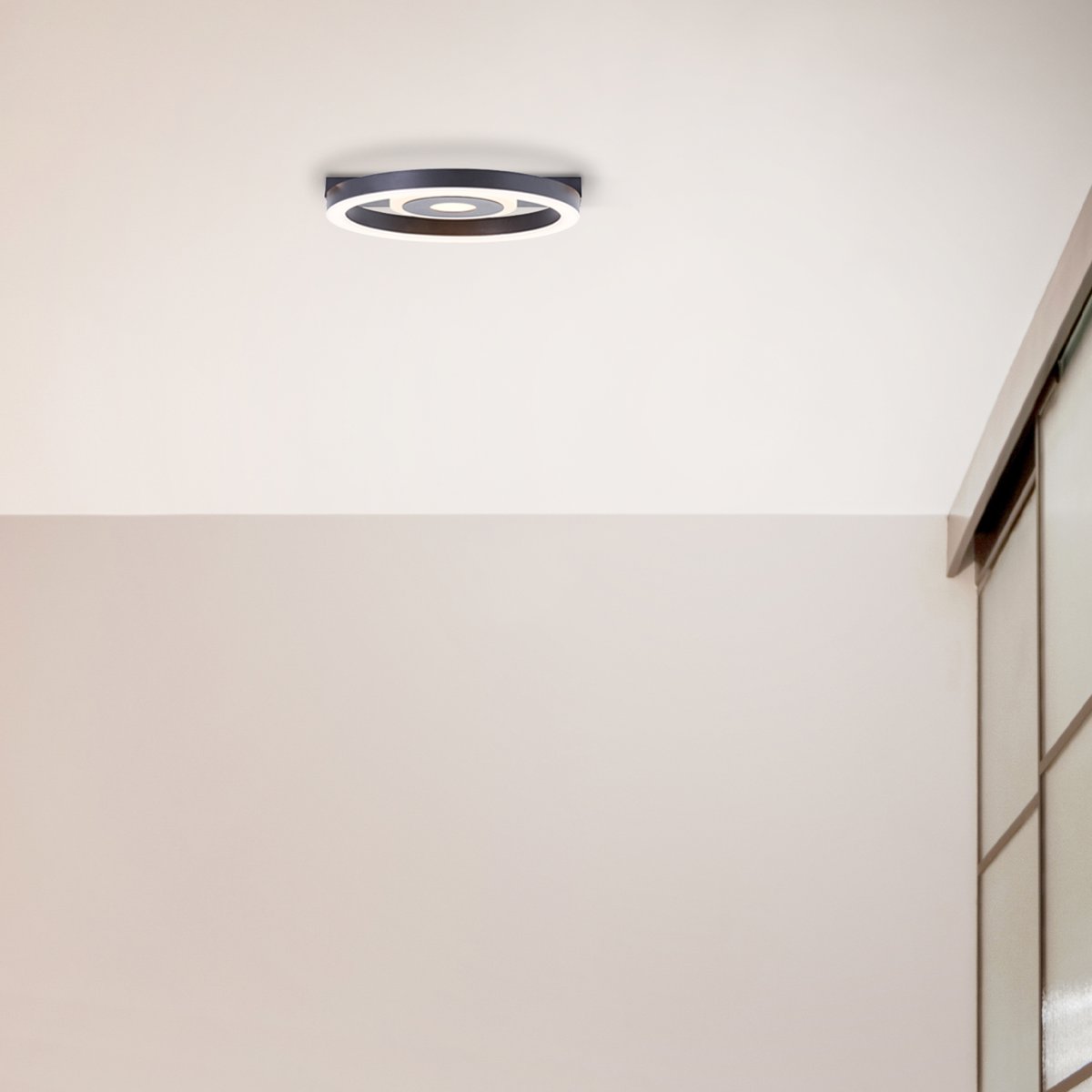 Maureen Ø20 Musta plafondi valmistajalta Brilliant - Maureen-kattovalaisin luo koristeellista valaistusta ja sopii t&auml;ydellisesti sek&auml; olohuoneeseen ett&auml; ty&ouml;huoneeseen.