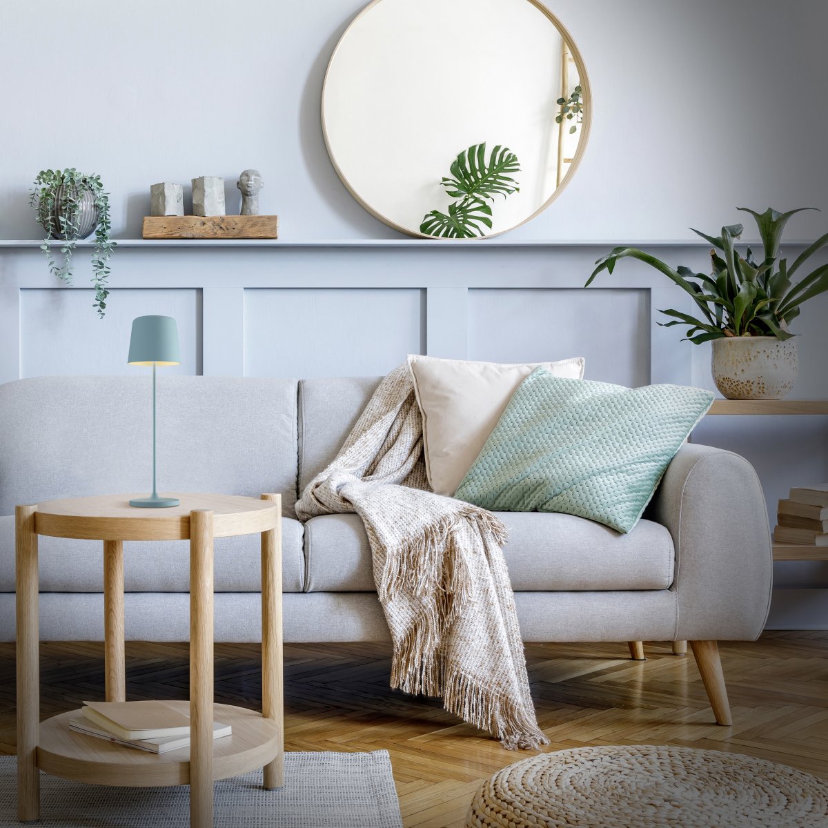 Kaami 37cm Matta sininen Siirrettävä valmistajalta Brilliant - Korkean IP44-luokituksensa ansiosta se on s&auml;&auml;nkest&auml;v&auml; ja t&auml;ydellinen sek&auml; ulko- ett&auml; sis&auml;k&auml;ytt&ouml;&ouml;n.