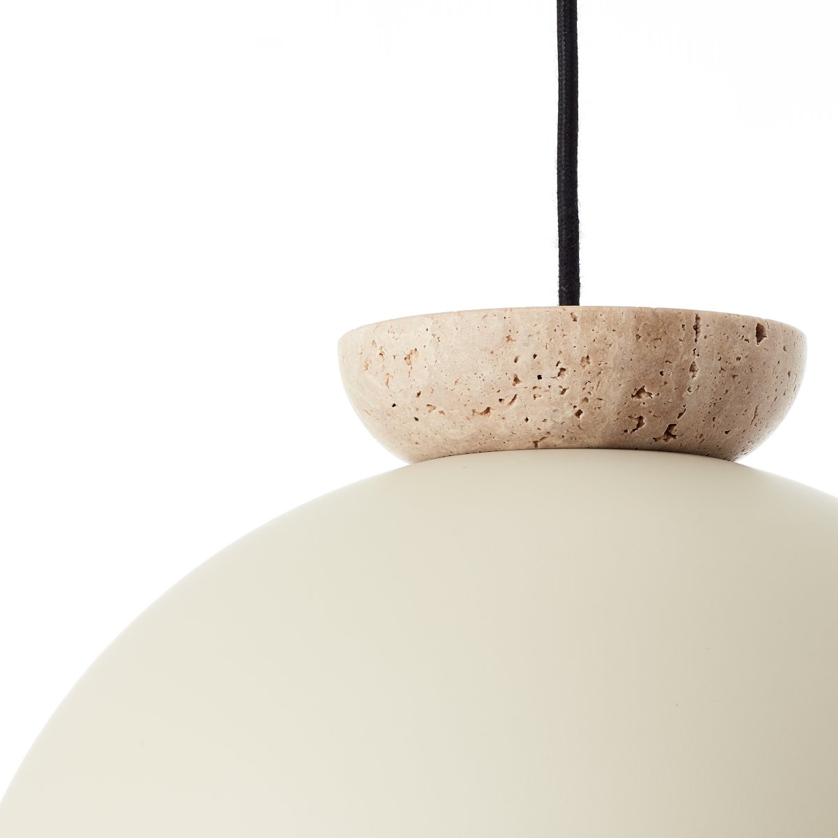 Nalam Ø35 Beige kattovalaisin valmistajalta Brilliant - Sopii täydellisesti olohuoneeseen, keittiöön tai ruokasaliin ja tarjoaa tasaisen ja miellyttävän valon.