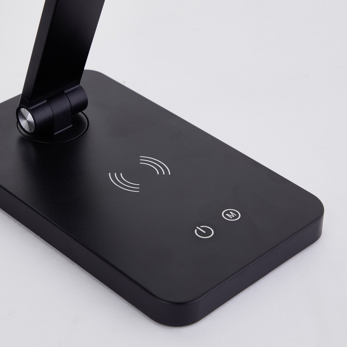 Florence 38cm Musta työpöytävalaisin valmistajalta Brilliant - Siin&auml; on langaton lataustoiminto ja sis&auml;&auml;nrakennettu USB-portti laitteidesi helppoon lataamiseen.