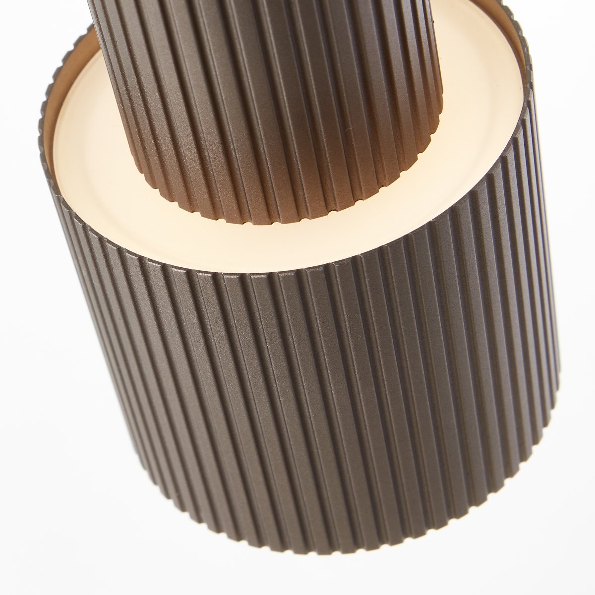 Cadiz 42cm Matta musta työpöytävalaisin valmistajalta Brilliant - Cadiz-pöytävalaisin on moderni ja tyylikäs valaisin, joka sopii täydellisesti kaikkiin nykyaikaisiin sisustuksiin.