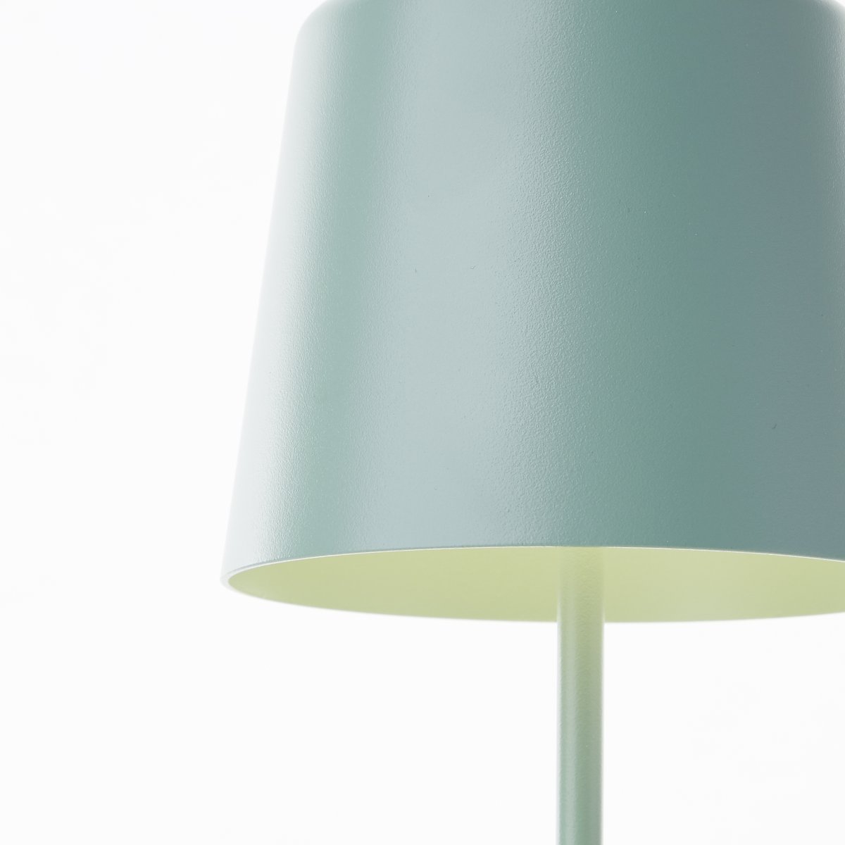 Kaami 37cm Vihreä Siirrettävä valmistajalta Brilliant - Korkean IP44-luokituksensa ansiosta se on s&auml;&auml;nkest&auml;v&auml; ja t&auml;ydellinen sek&auml; ulko- ett&auml; sis&auml;k&auml;ytt&ouml;&ouml;n.
