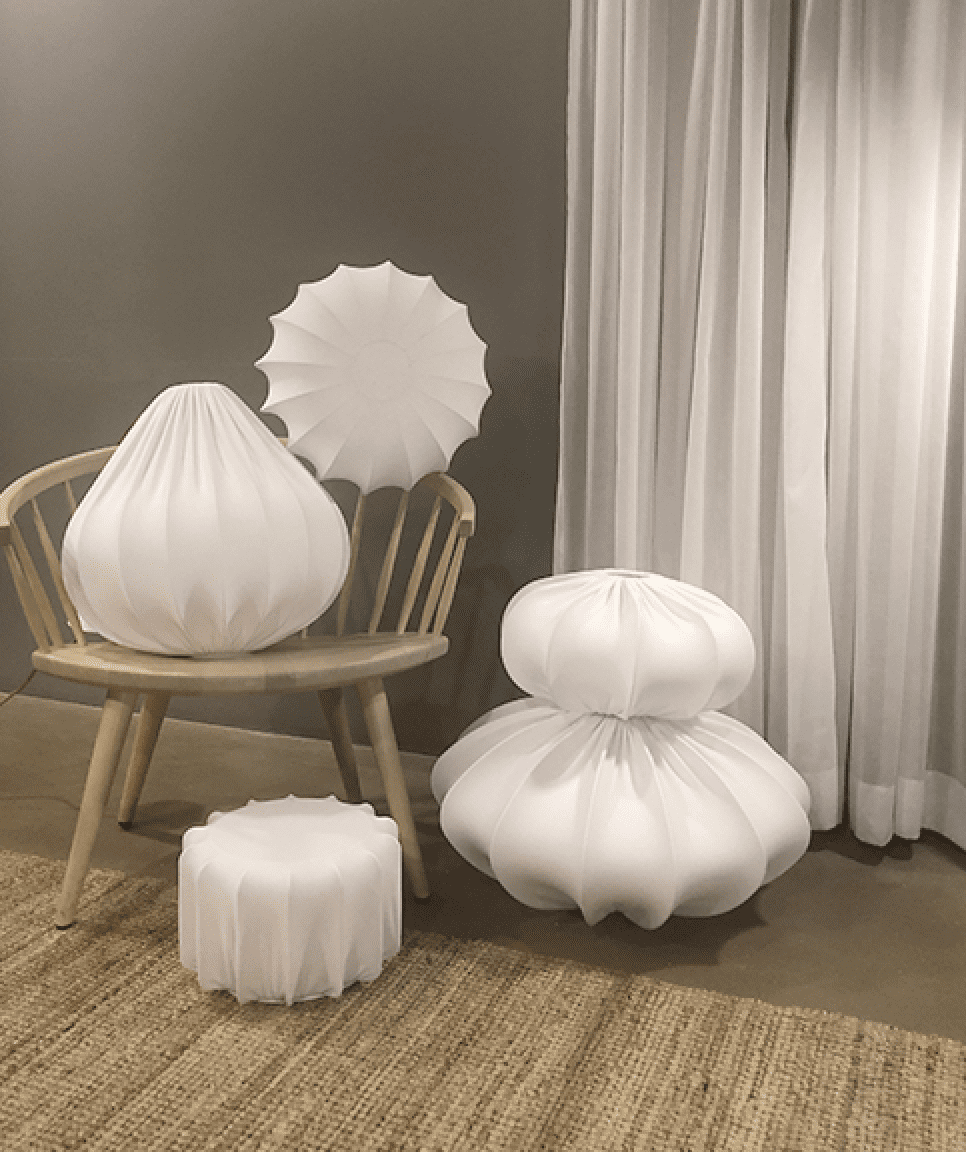 Dalia Varjostinta Ei Sis. Ripustinta Ø40 Valkoinen kattovalaisin valmistajalta PR Home - N&auml;yt&ouml;n halkaisija on 40 cm ja korkeus 21 cm.