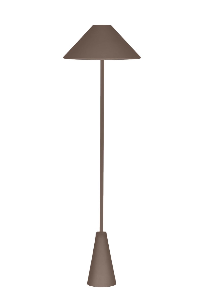 Cannes Mokka lattiavalaisin valmistajalta Globen Lighting - Pienen kokonsa ansiosta se vie v&auml;h&auml;n tilaa kodin nurkassa, ja varjostimen muotoilu tarjoaa alasp&auml;in suuntautuvaa, pehme&auml;&auml; ja miellytt&auml;v&auml;&auml; valoa.