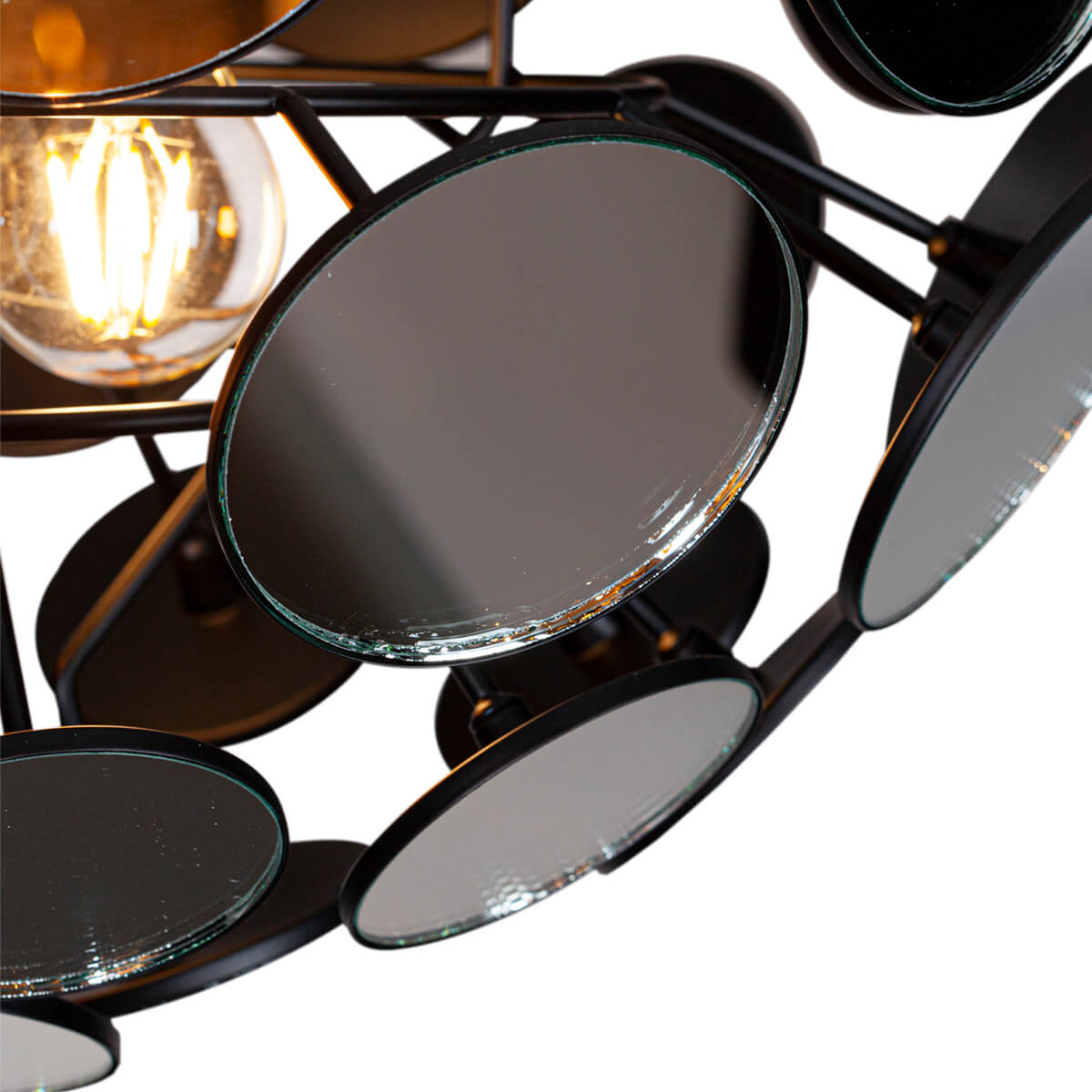 Vanita Ø50 Musta kattovalaisin valmistajalta By Rydéns - Vanita on riippuvalaisin, jonka huomiota her&auml;tt&auml;v&auml; muotoilu tuo mieleen diskopallojen loiston ajat, mutta on eritt&auml;in moderni.