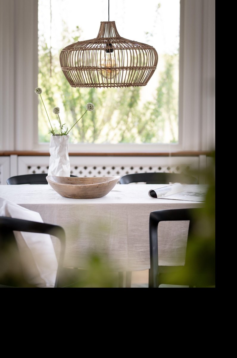Kisha Varjostinta Ø50 Ei Sis. Ripustinta Luonto kattovalaisin valmistajalta PR Home - Ainutlaatuisen muotoinen n&auml;ytt&ouml; ja kelluvuus suodattaa valoa ja luo kauniin varjoleikin.