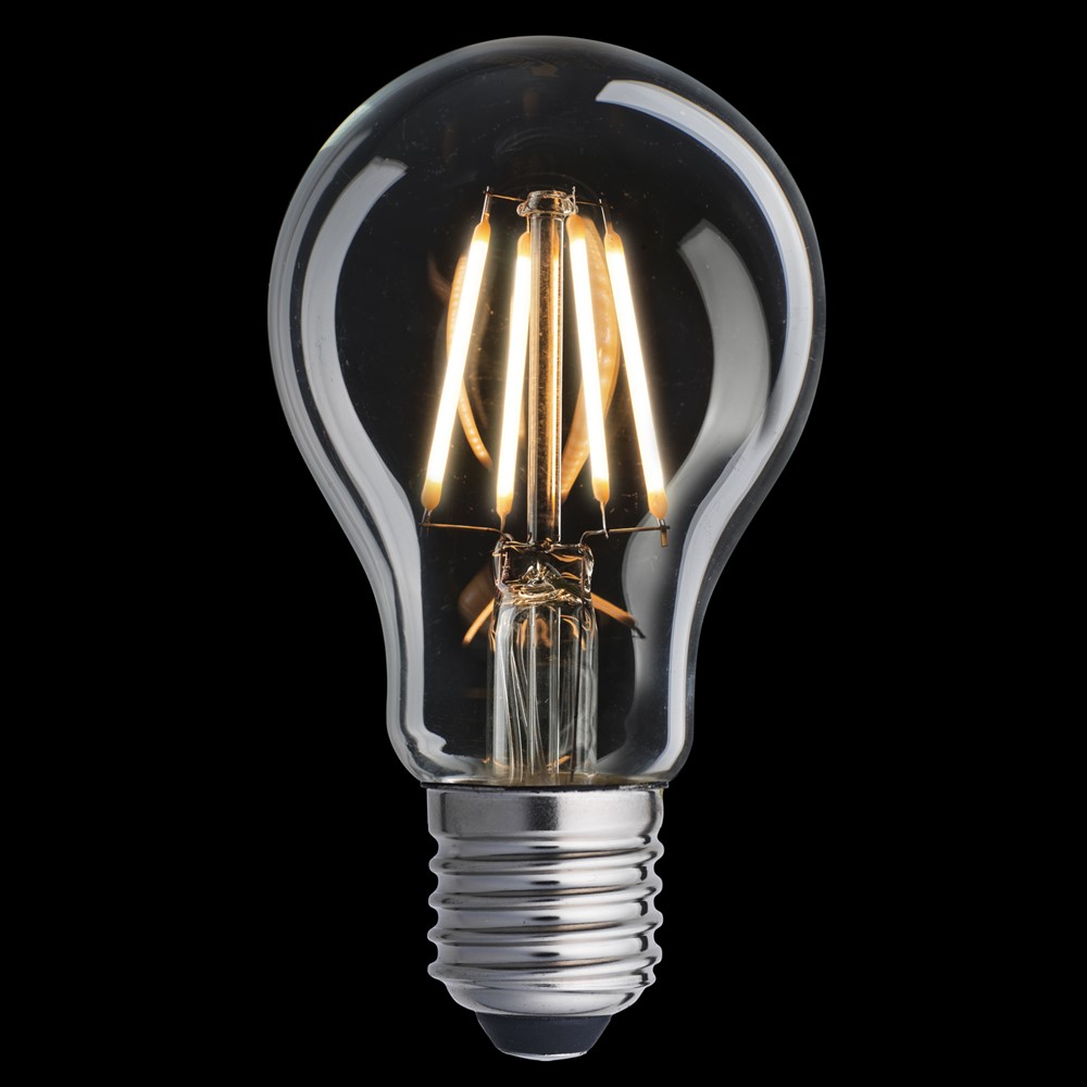 E27 normal anturilamppu 4,5W 2200K Läpinäkyvä valmistajalta Unison - T&auml;m&auml; valonl&auml;hde on l&auml;mmin ja pehme&auml; valonsa ansiosta t&auml;ydellinen koriste-asennuksiin, joissa tyyli ja toiminnallisuus kulkevat k&auml;si k&auml;dess&auml;.