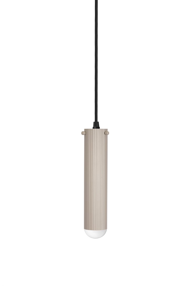Hubble 22cm Beige ikkunavalaisin valmistajalta Globen Lighting - Aseta useita per&auml;kk&auml;in keitti&ouml;n, baarin tai ruokap&ouml;yd&auml;n ylle tai anna yhden luoda tyylik&auml;s yksityiskohta ikkunaan.