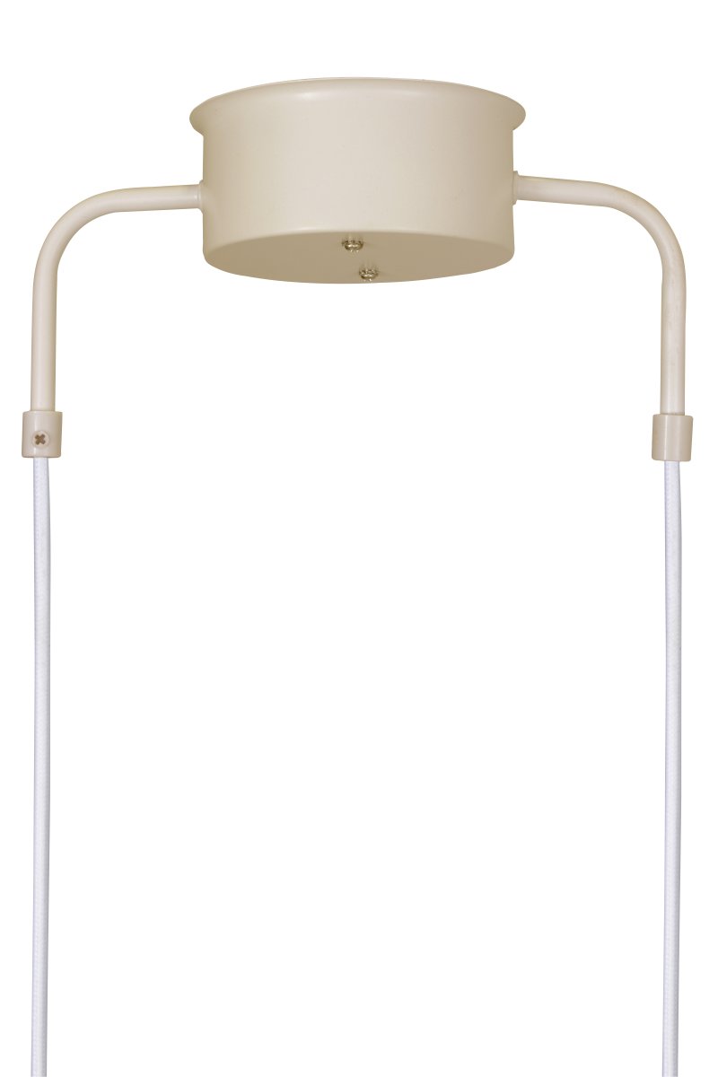 Curve 95cm Beige kattovalaisin valmistajalta Globen Lighting - Riippuvalaisin on valmistettu mattalakatusta metallista, ja siinä on kolme varjostinta.
