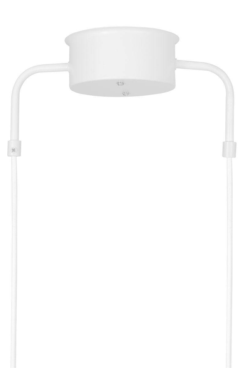Curve 95cm Valkoinen kattovalaisin valmistajalta Globen Lighting - Riippuvalaisin on valmistettu mattalakatusta metallista, ja siinä on kolme varjostinta.
