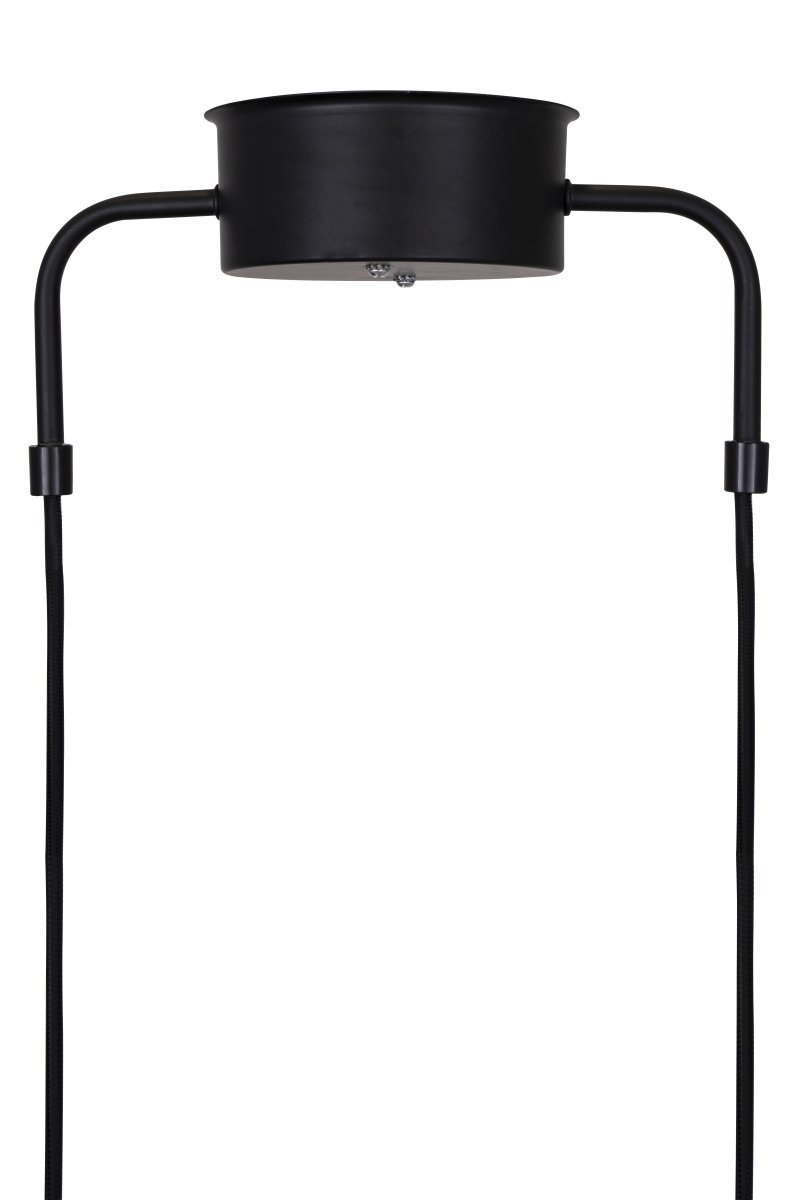 Curve 95cm Musta kattovalaisin valmistajalta Globen Lighting - Riippuvalaisin on valmistettu mattalakatusta metallista, ja siinä on kolme varjostinta.