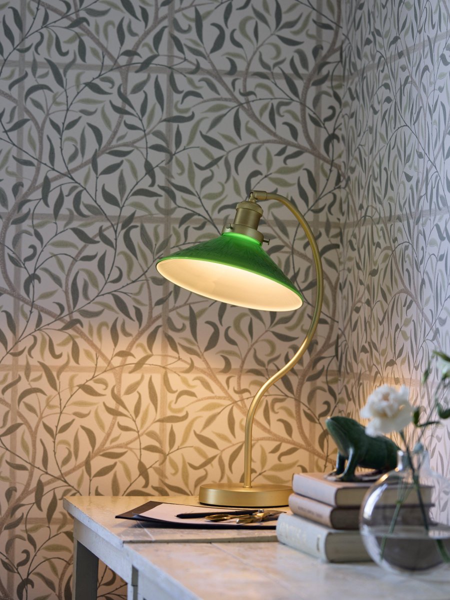 Axel 50cm Messinki työpöytävalaisin valmistajalta PR Home - Lasinäytön halkaisija on 25 cm ja korkeus 8 cm.