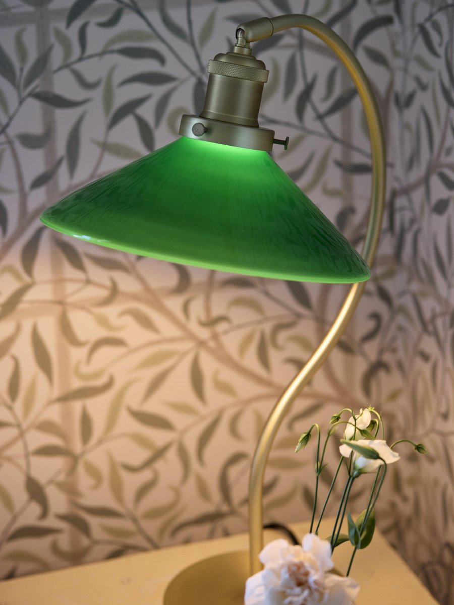 Axel 50cm Messinki työpöytävalaisin valmistajalta PR Home - Lasinäytön halkaisija on 25 cm ja korkeus 8 cm.