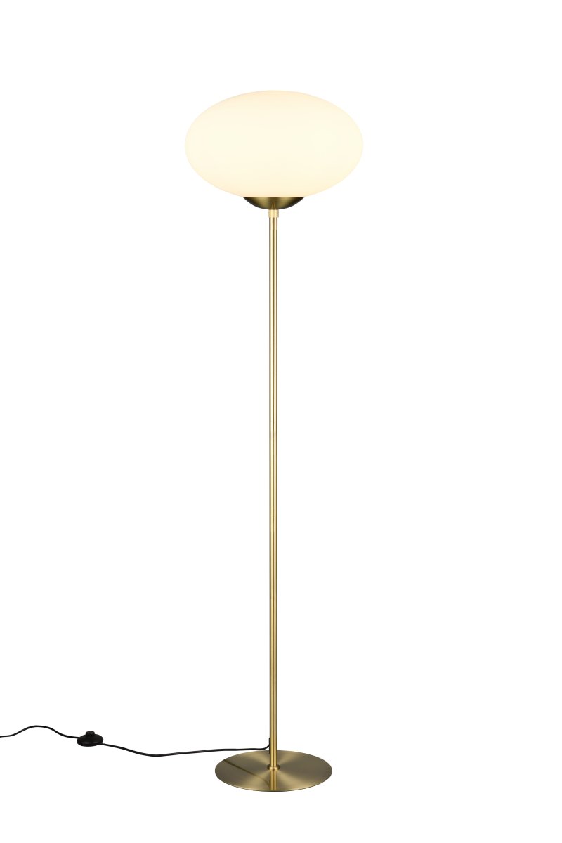 Fomento Matta messinki lattiavalaisin valmistajalta Trio Lighting - Matta messingin ja valkoisen lasin yhdistelmä luo ylellisyyden ja hienostuneisuuden tunteen.