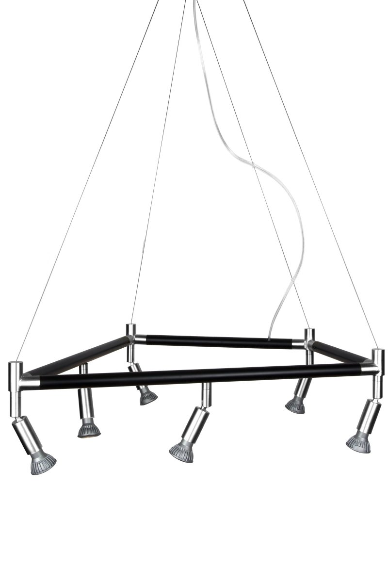 Mr Hyde 70cm Kromi kattovalaisin valmistajalta Globen Lighting - Upea riipus Mr Hyde XL, joka on valmistettu mattamustaksi lakatusta metallista, ja siin&auml; on kontrastiv&auml;riset kromiosat.