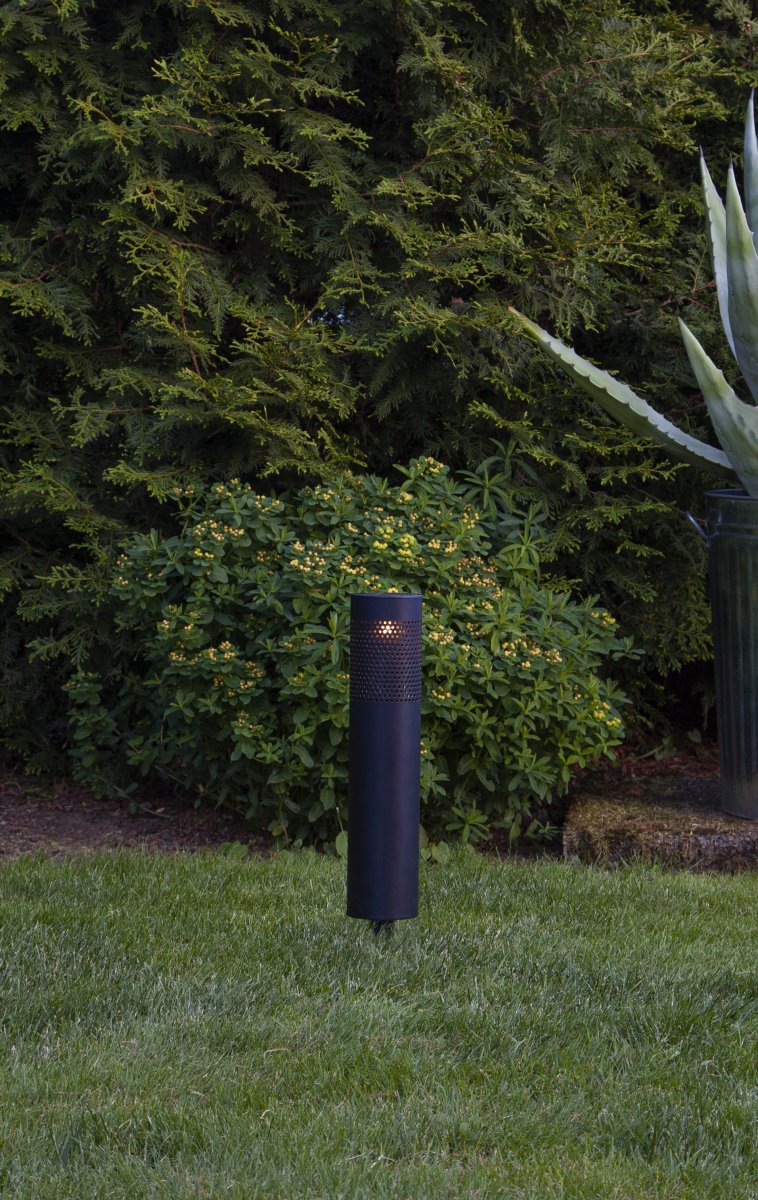 Blace Musta aurinkokennolamppu valmistajalta Star Trading - Blace-aurinkokennopollari on koristeellinen ja tyylikäs valaisin puutarhoihin ja kävelyteille.