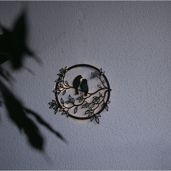 Love Birds Musta aurinkokennolamppu valmistajalta Star Trading - Aurinkoenergialla toimiva koriste metalliseinäkiinnitykseen.