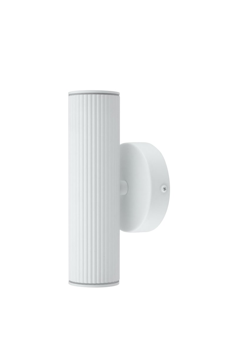 Hubble Valkoinen ulkovalo valmistajalta Globen Lighting - Hubble on tyylik&auml;s valkoinen sein&auml;valaisin, joka levitt&auml;&auml; valoa sek&auml; yl&ouml;s ett&auml; alas ja luo kauniin valonleikin sein&auml;&auml; vasten.