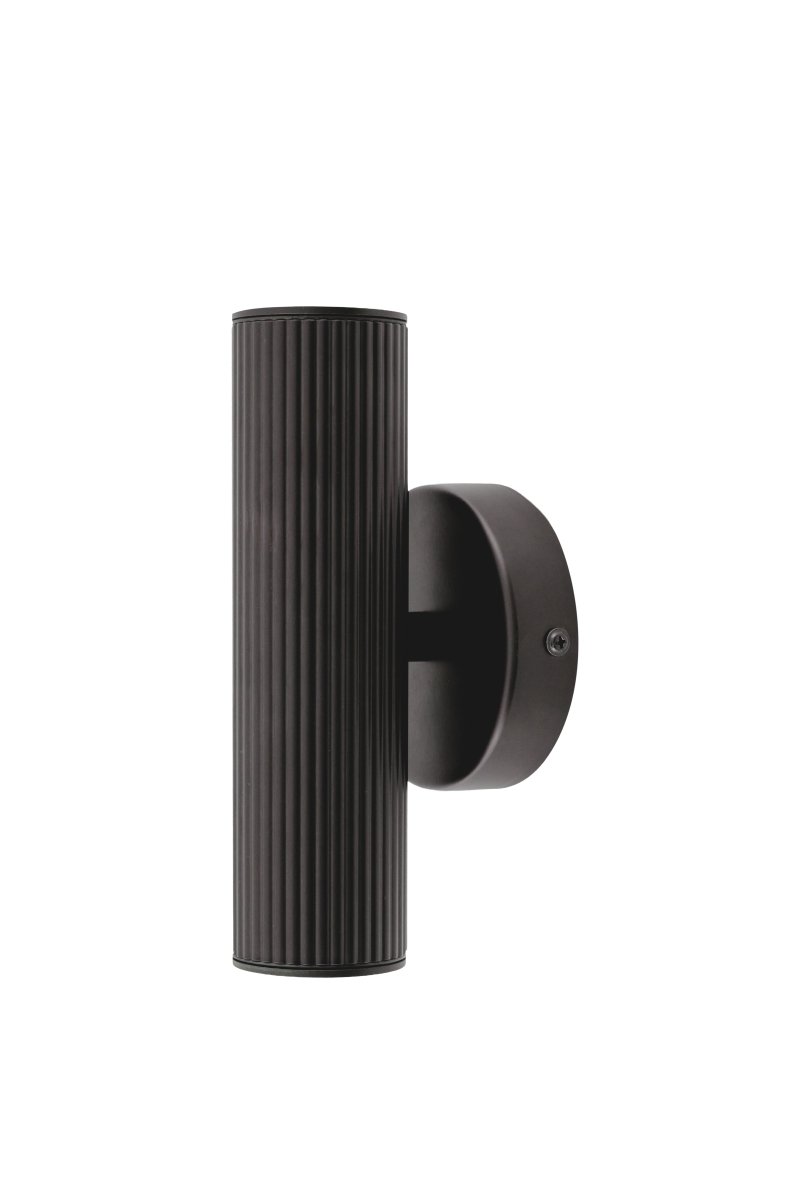 Hubble Musta ulkovalo valmistajalta Globen Lighting - Hubble on tyylik&auml;s musta sein&auml;valaisin, joka levitt&auml;&auml; valoa sek&auml; yl&ouml;s ett&auml; alas ja luo kauniin valonleikin sein&auml;&auml; vasten.