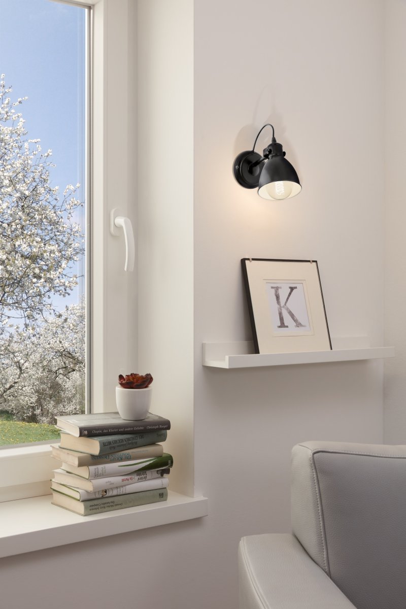 Priddy 22cm Musta seinävalaisin valmistajalta Eglo - Priddy-sein&auml;valaisin on tyylik&auml;s mustasta metallista valmistettu valaisin, jossa on klassinen teollinen muotoilu.