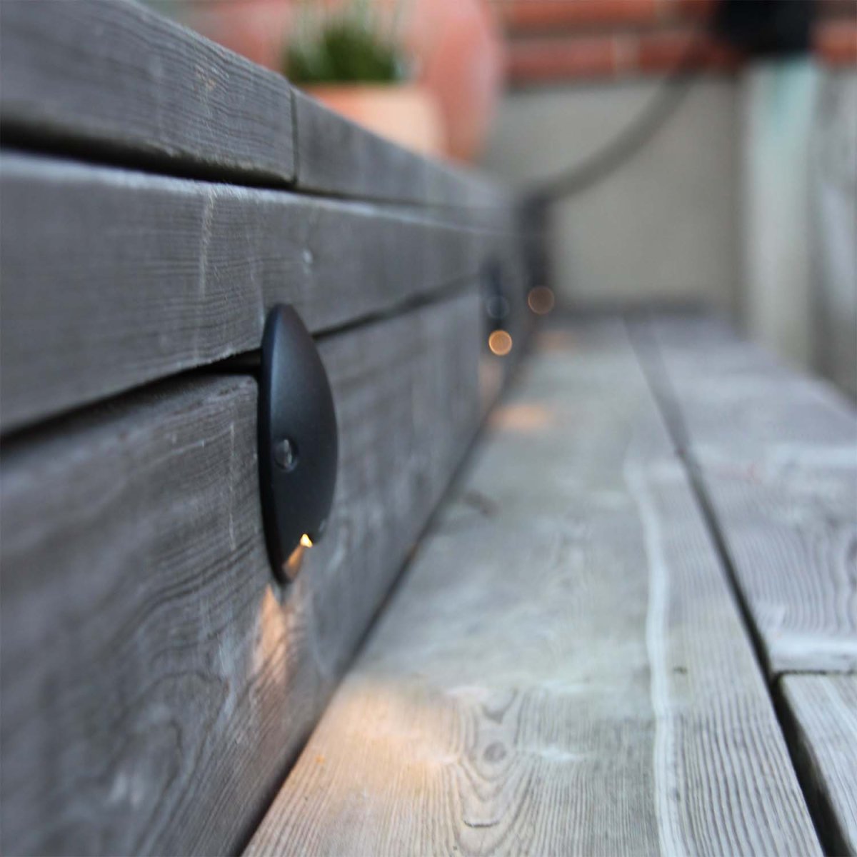 Zenit Musta valmistajalta Lightson - Jos sinulla on askelmia, jotka on merkittävä kompastumisvaaran välttämiseksi, Zenit on täydellinen lamppu.