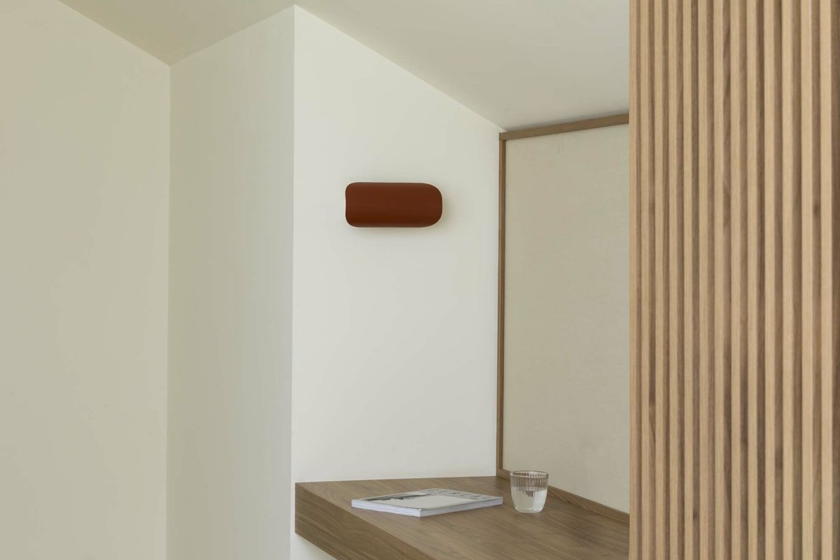 Novo 25cm Terrakotta seinävalaisin valmistajalta Faro Barcelona - Novo on moderni mattaterrakotanv&auml;rinen sein&auml;valaisin, joka yhdist&auml;&auml; tyylin ja toimivuuden.