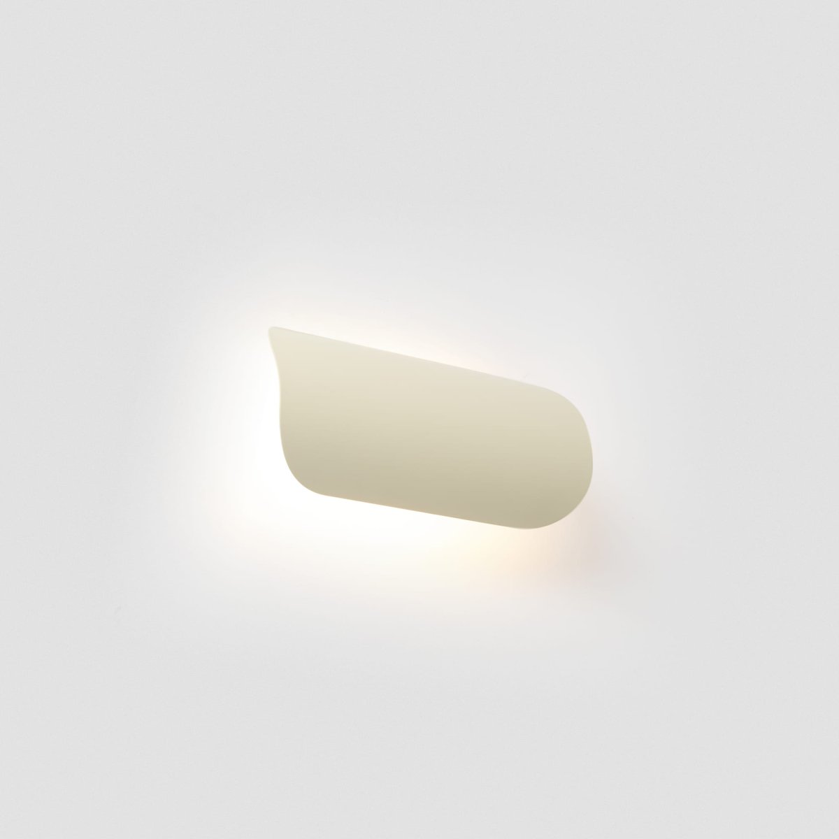 Novo 25cm Beige seinävalaisin valmistajalta Faro Barcelona - Novo on moderni mattabeige-sein&auml;valaisin, joka yhdist&auml;&auml; tyylin ja toimivuuden.