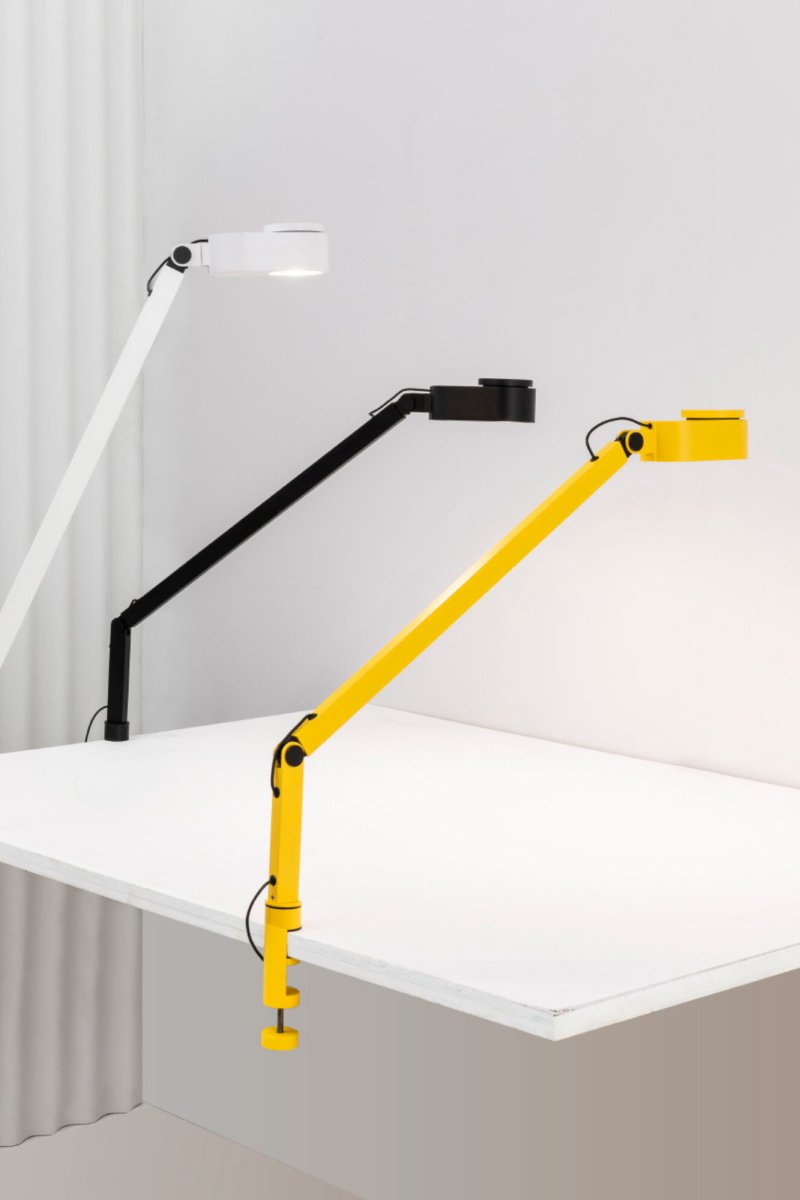 Inviting 86cm Keltainen nipistinvalaisin valmistajalta Faro Barcelona - Liu'uttamalla ylemp&auml;&auml; rengasta eteen- tai taaksep&auml;in voit s&auml;&auml;t&auml;&auml; kirkkautta &ndash; ja kiert&auml;m&auml;ll&auml; sit&auml; muutat v&auml;ril&auml;mp&ouml;tilaa.