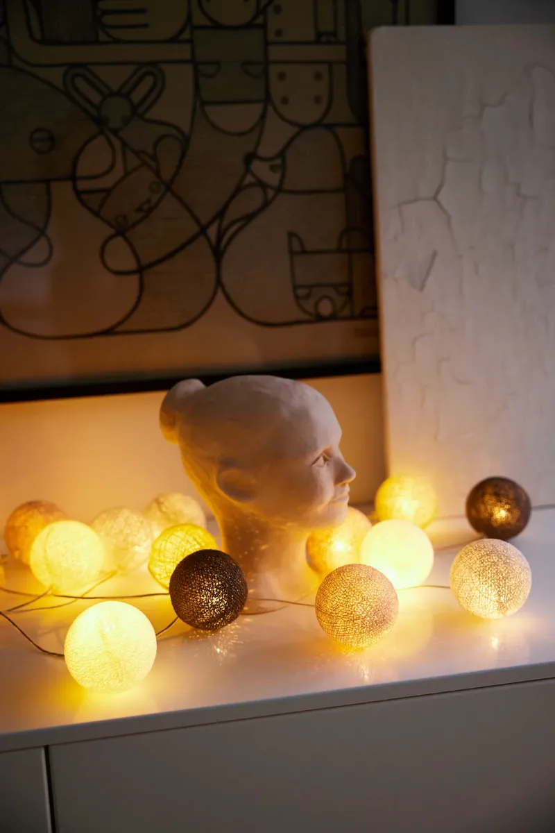 Irislights Blush 20-lights Monivärinen valmistajalta Irislights - Pallot levitt&auml;v&auml;t miellytt&auml;v&auml;&auml; valoa, kun sarja on sytytetty, ja sen voi sijoittaa monella eri tavalla vaihtelun luomiseksi!