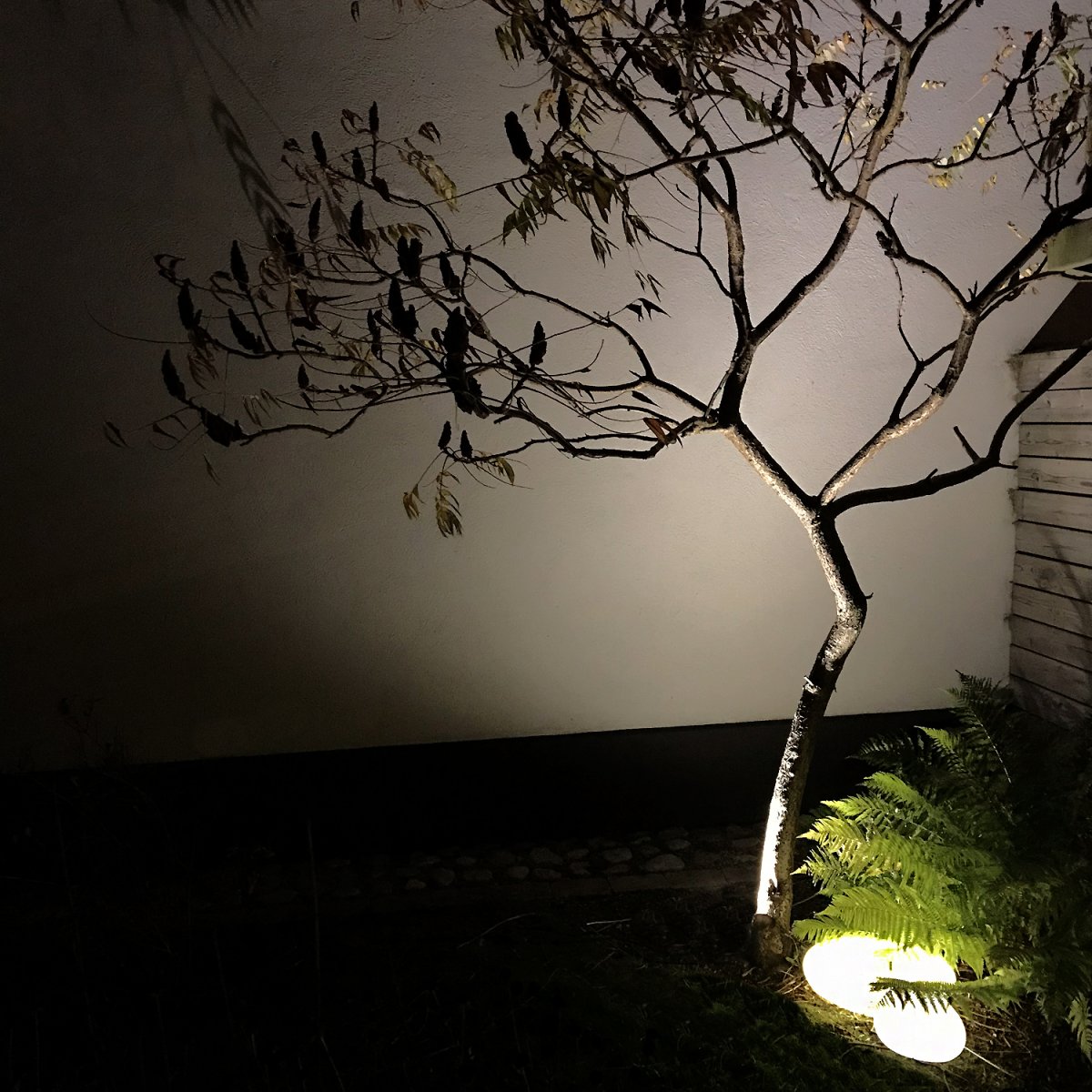 Stone XL Harmaa valmistajalta Lightson - Valaisimissa on lämmin valo ja skandinaavinen muotoilu, jotka on mukautettu pohjoisen ilmastoomme.