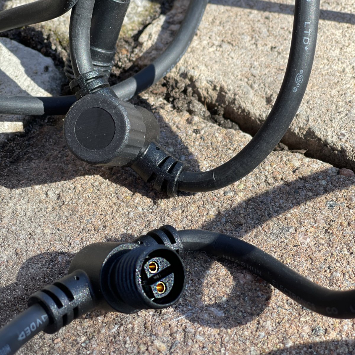 Haaroituskaapeli 5m Musta valmistajalta Lightson - Se on myös täydellinen, jos sinulla on jo valot, mutta haluat pystyä kytkemään valot esimerkiksi jouluun tai juhliin.