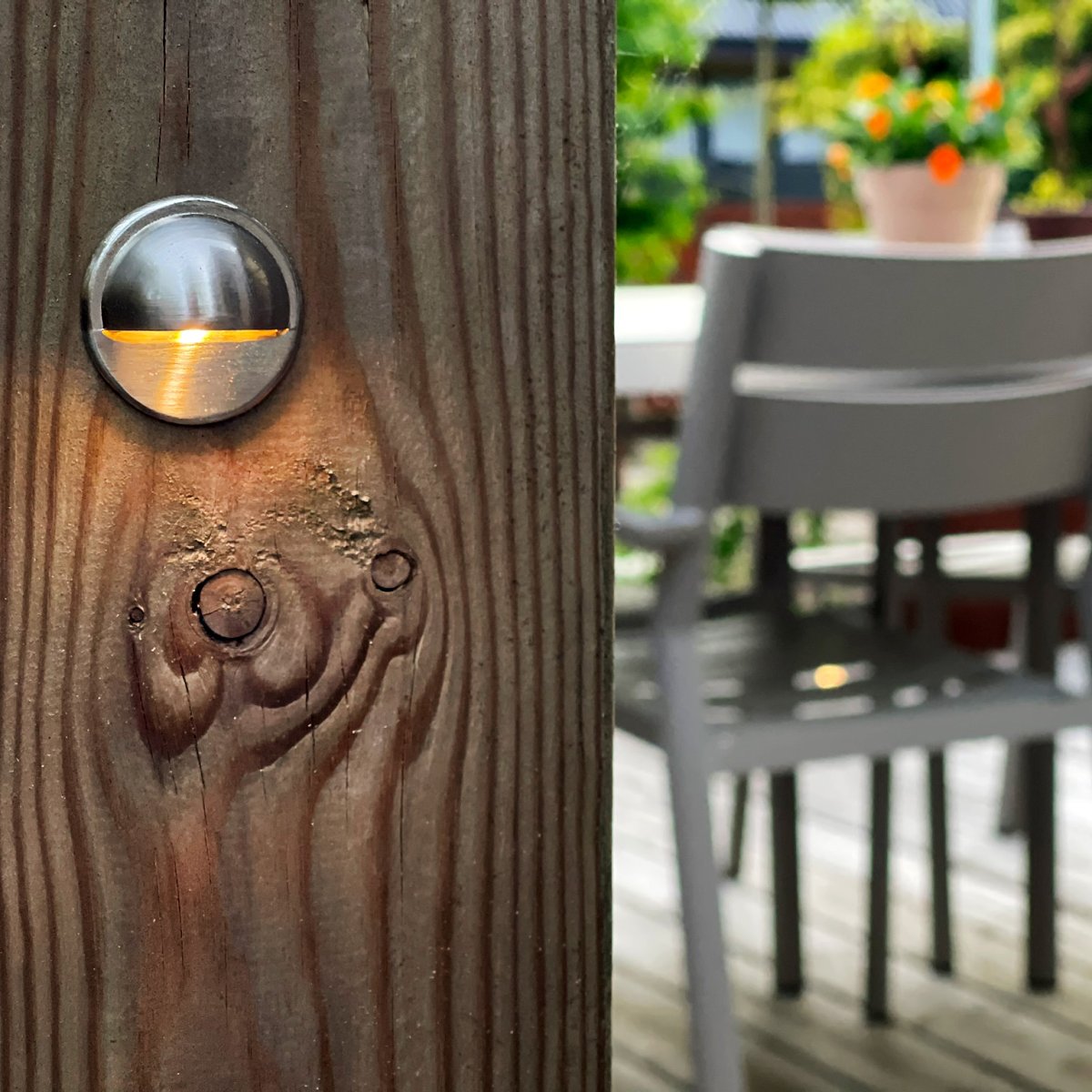 Aries 4 Hopea valmistajalta Lightson - Lampuissa on lämmin valo ja skandinaavinen muotoilu, joka on mukautettu pohjoiseen ilmastoomme.