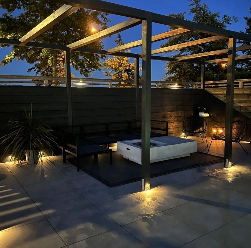 Aries 4 Musta valmistajalta Lightson - Se on pieni kuin kansivalo, mutta siin&auml; on "kulmainen" h&auml;mmennyksen v&auml;ltt&auml;miseksi.