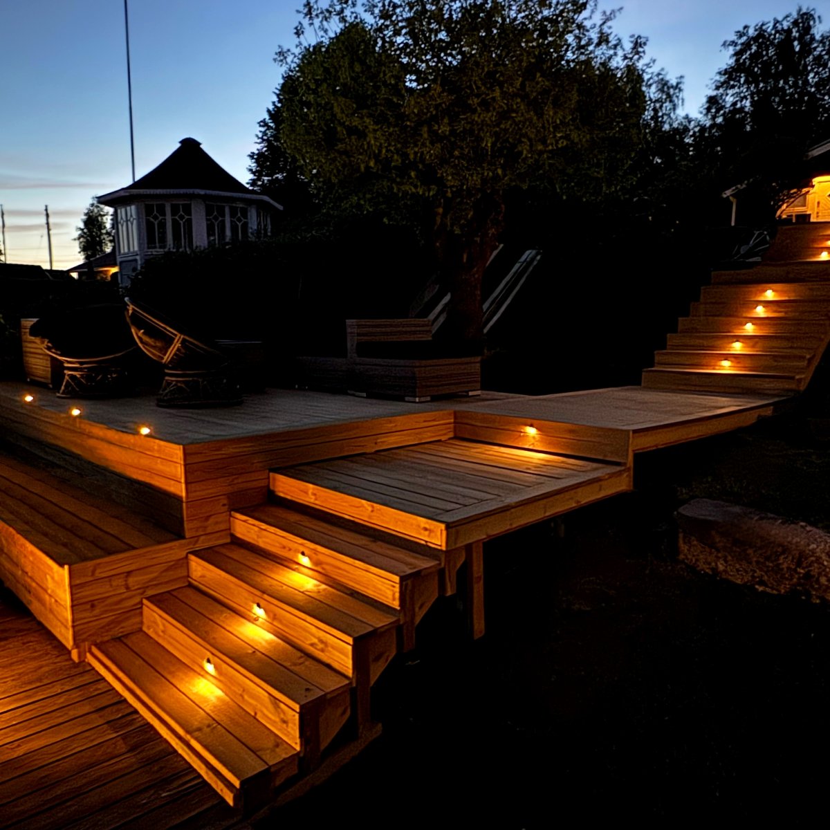 Aries 4 Musta valmistajalta Lightson - Se on pieni kuin kansivalo, mutta siin&auml; on "kulmainen" h&auml;mmennyksen v&auml;ltt&auml;miseksi.