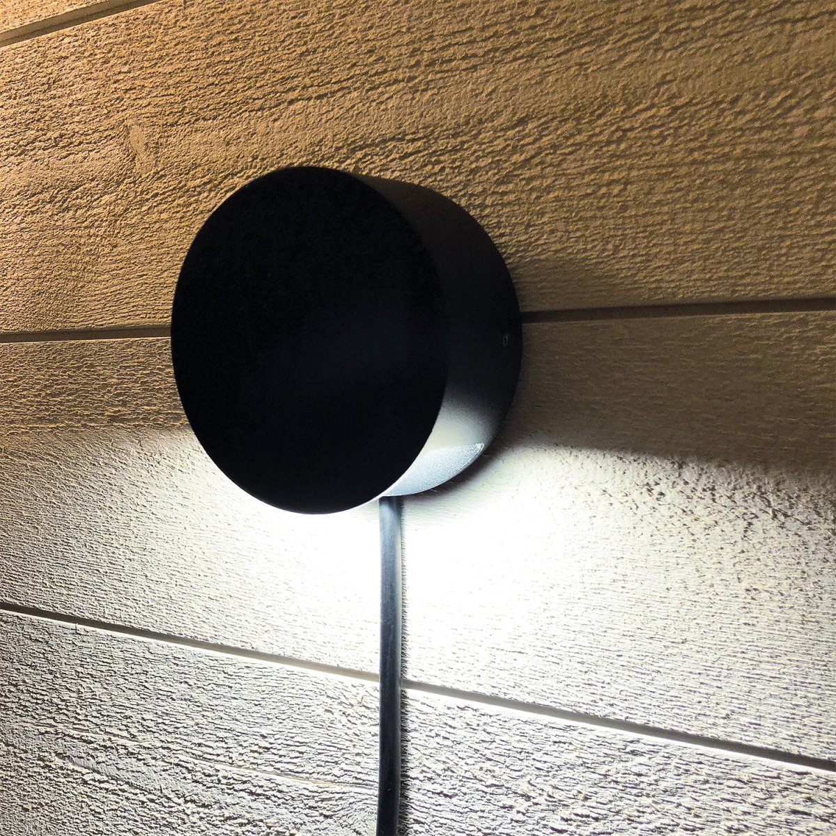Nero Musta valmistajalta Lightson - Nero on tyylikäs lamppu, joka on helppo asentaa.