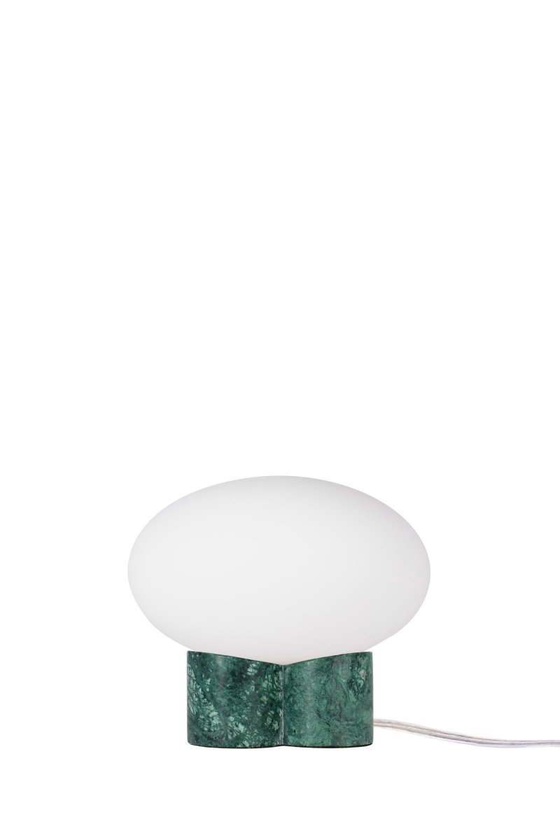 Mammut 18cm Vihreä pöytävalaisin valmistajalta Globen Lighting - Mammut on eksklusiivinen ja leikkisä pöytävalaisin lyhyillä jaloilla ja suurella lasikuvulla.