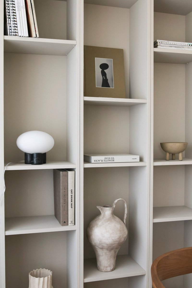 Mammut 18cm Musta pöytävalaisin valmistajalta Globen Lighting - Mammut on eksklusiivinen ja leikkis&auml; p&ouml;yt&auml;valaisin lyhyill&auml; jaloilla ja suurella lasikuvulla.