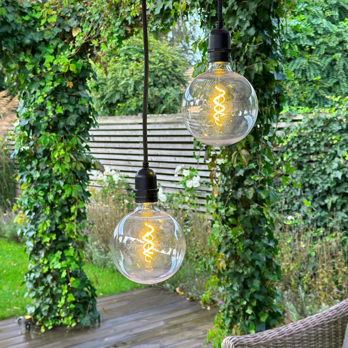 Deco bulb XL Läpinäkyvä valmistajalta Lightson - Valaisimissa on lämmin valo ja skandinaavinen muotoilu, jotka on mukautettu pohjoisen ilmastoomme.