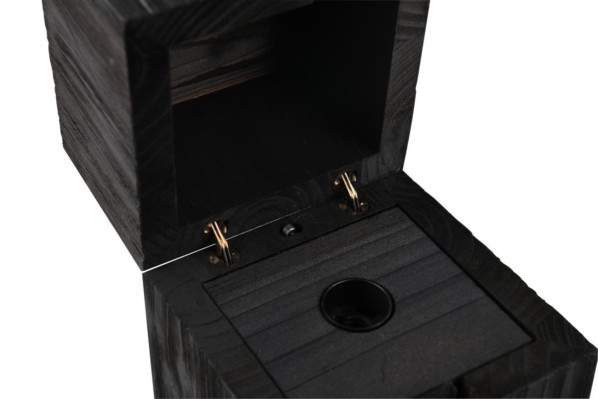 Treasure 16cm Musta pöytävalaisin valmistajalta Trio Lighting - Ovikosketin tarkoittaa, että lamppu syttyy automaattisesti, kun kansi avataan ja pysyy päällä.