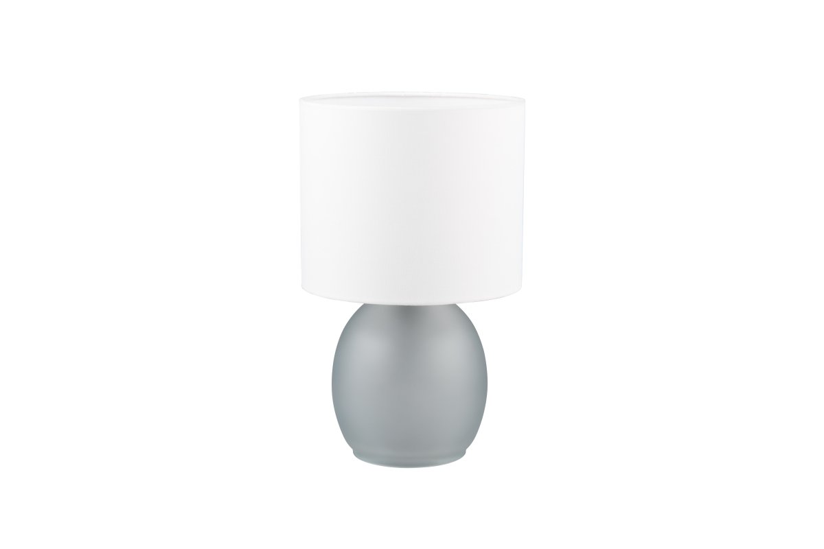 Vela 30cm Harmaa pöytävalaisin valmistajalta Trio Lighting - Hienostunut valkoisen ja harmaan väriyhdistelmä täydentää valaisimen suunnittelun ja luo nykyaikaisen tunnelman, joten se on ihanteellinen sisustusyksityiskohta kotiisi.