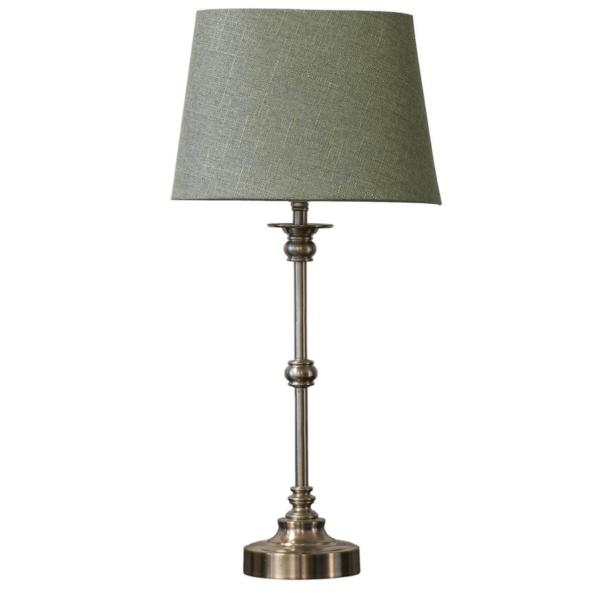 Axel Mini 50cm Hopea/vihreä pöytävalaisin valmistajalta Lampan - Axel mini on elegantti p&ouml;yt&auml;valaisin, jolla on klassinen ilme ja koristeelliset yksityiskohdat.