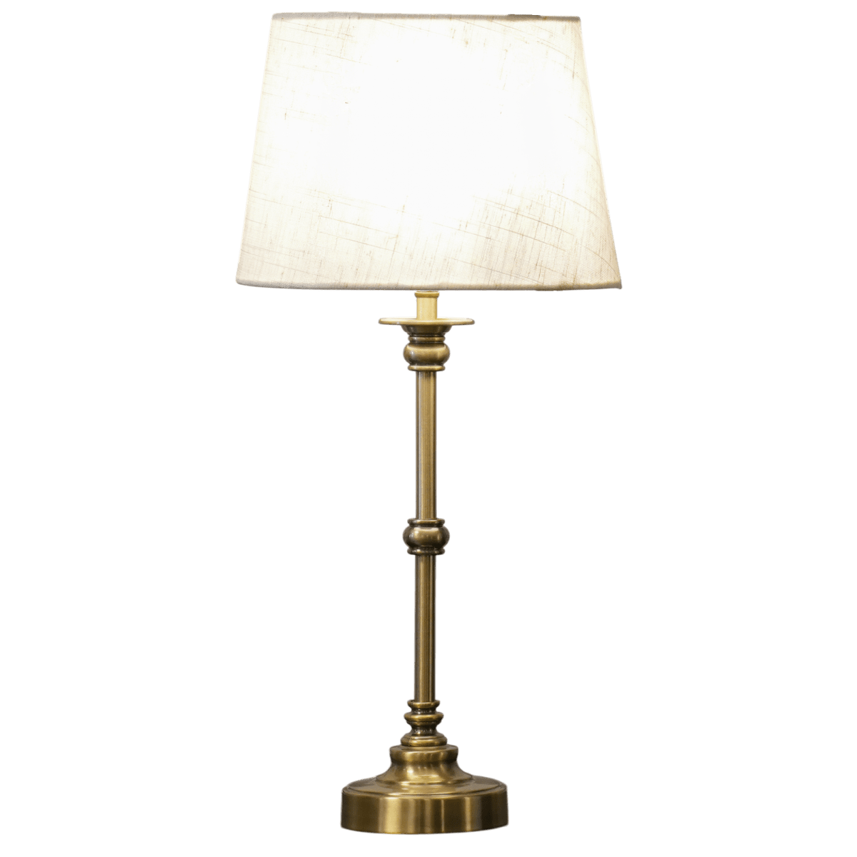Axel Mini 50cm Antiikkimessinki pöytävalaisin valmistajalta Lampan - Axel mini on elegantti p&ouml;yt&auml;valaisin, jolla on klassinen ilme ja koristeelliset yksityiskohdat.