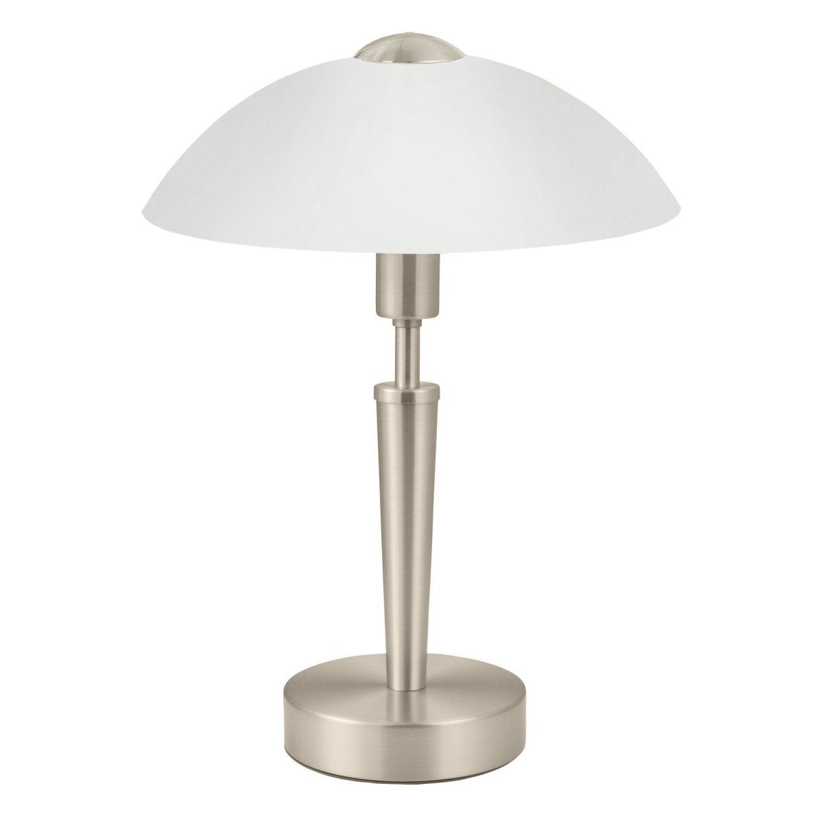 Solo 35cm Nikkeli pöytävalaisin valmistajalta Eglo - Valaisin on valmistettu metallista, jossa on elegantti mattanikkelipinta, ja siin&auml; on satiinilasivarjostin, joka tarjoaa pehme&auml;n ja miellytt&auml;v&auml;n valon.